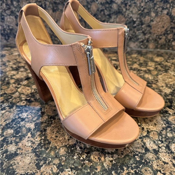 EUC Michael Kors Tan Berkley Leather Heels - Size 6 - Picture 1 of 5